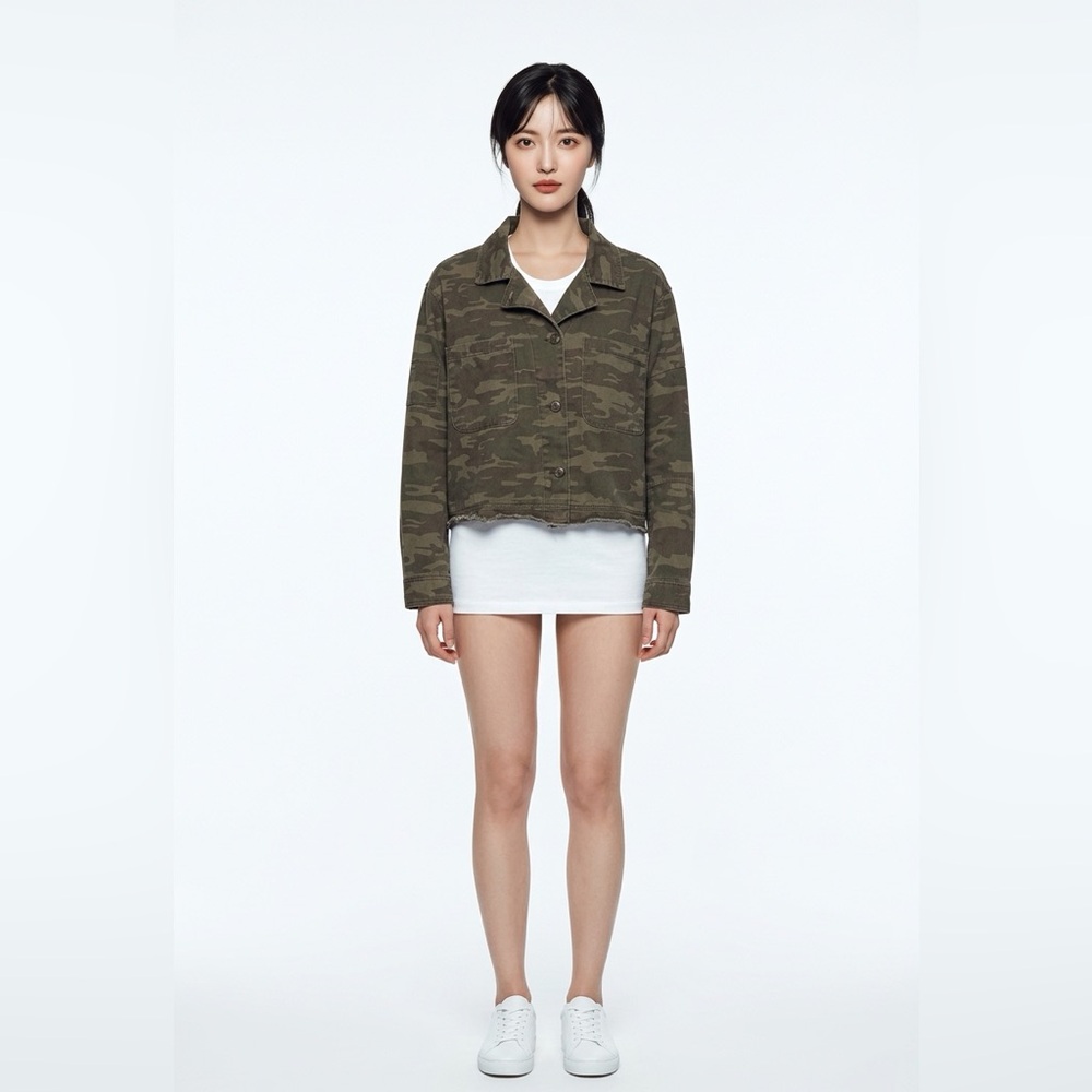 Sanctuary Camo Raw Hem Utility Jacket. Size  XL